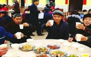 Người xưa có câu: “Ở đời có 3 người không phải là thân thích, chồng cô, chồng dì” và còn một người nữa là ai? Nói ra lại chẳng ai tin
