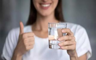 Uống nước sai cách dễ gây nguy  hại cho sức khỏe