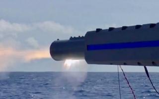 Video Lực lượng Phòng vệ Nhật Bản lần đầu thử nghiệm pháo điện từ trên biển