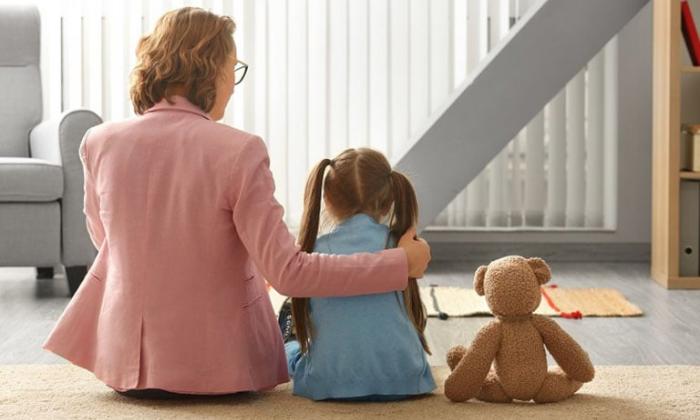 Con bị trầm cảm, cha mẹ cần làm gì để giúp con vượt qua khó khăn?