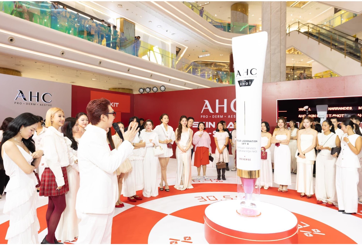 LÊ VĂN HUY TRẢI NGHIỆM KHÔNG GIAN CÔNG NGHỆ TẠI SỰ KIỆN 'SKIN GAME T-SHOT' CỦA AHC BEAUTY VIETNAM